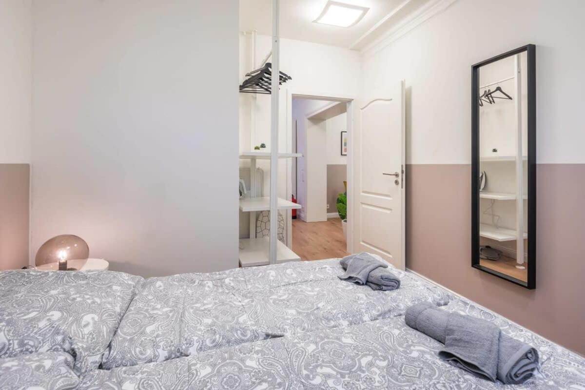 Charming Apartment In Prime Location Amburgo Esterno foto
